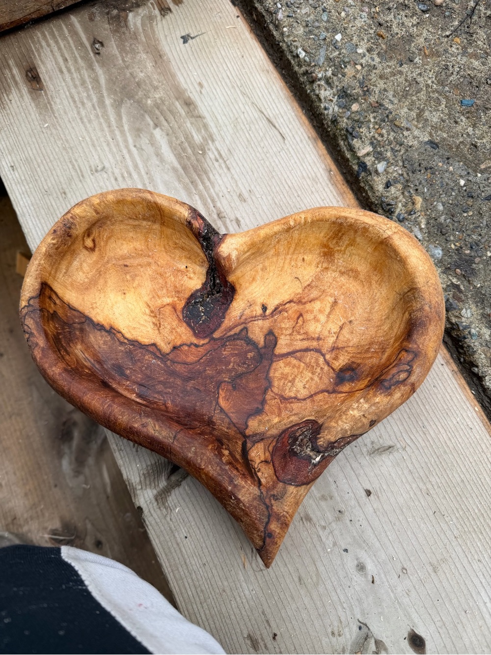 Handcrafted Burl Wood Heart-shaped Sculpture Bowl - Natural Brown - Picture 4 of 6